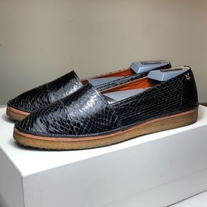 VC Signature by Vince Camuto black snakeskin loafers size 9M